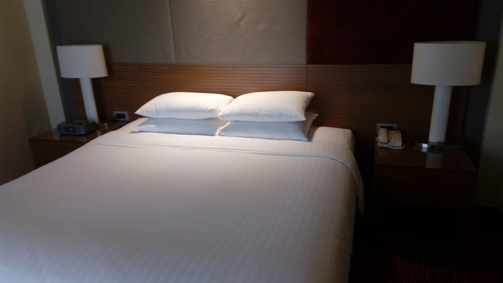 King-size bed, Courtyard by Marriott